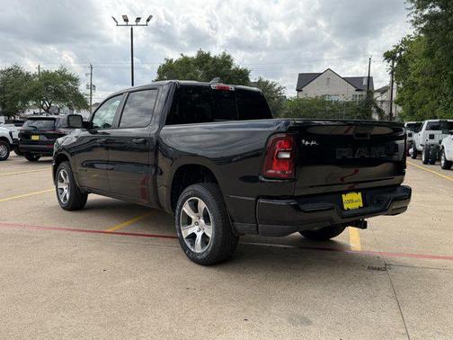 Diamond Black Crystal Pearlcoat 2026 RAM 1500 Express