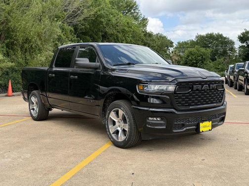 Diamond Black Crystal Pearlcoat 2026 RAM 1500 Express