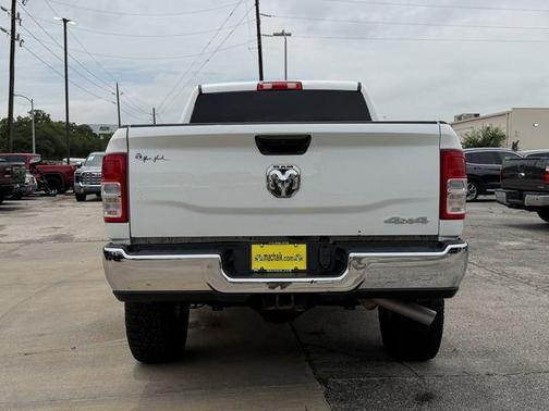 Bright White Clearcoat 2024 RAM 2500 Big Horn Crew Cab 4x4 6'4' Box
