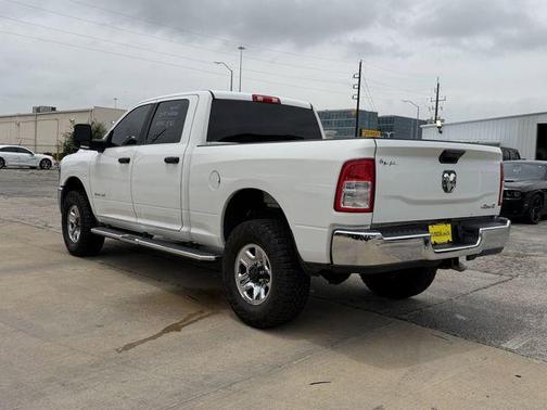 Bright White Clearcoat 2024 RAM 2500 Big Horn Crew Cab 4x4 6'4' Box