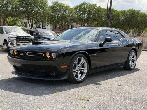 Pitch Black Clearcoat 2022 Dodge Challenger R/T