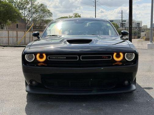 Pitch Black Clearcoat 2022 Dodge Challenger R/T