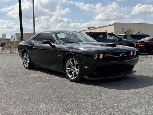 Pitch Black Clearcoat 2022 Dodge Challenger R/T