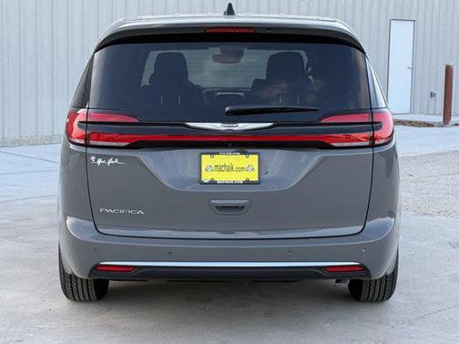 2025 Chrysler Pacifica L