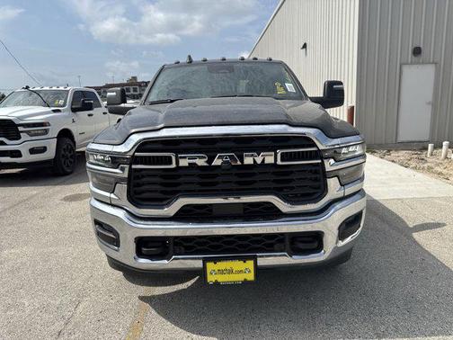 2025 RAM 3500 Tradesman Crew Cab 4x4 8' Box