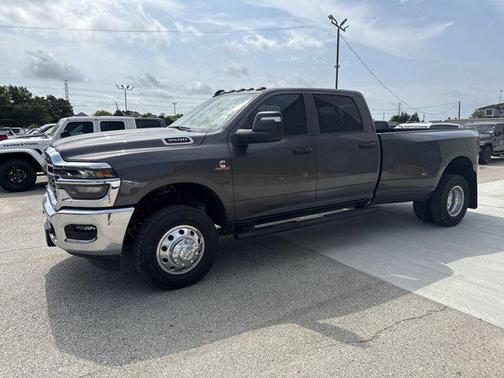 2025 RAM 3500 Tradesman Crew Cab 4x4 8' Box