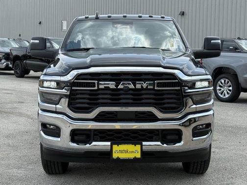 2025 RAM 2500 Tradesman Crew Cab 4x4 6'4' Box