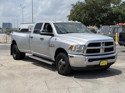 2017 RAM 3500 Tradesman Crew Cab 4x2 8' Box