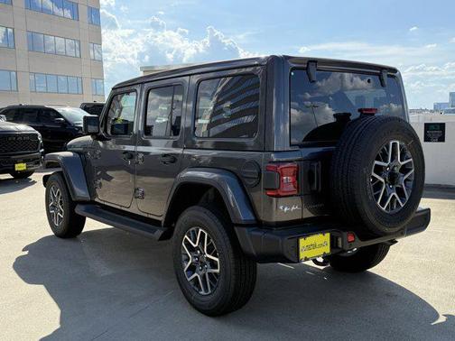 2025 Jeep Wrangler 4-Door Sahara 4x4