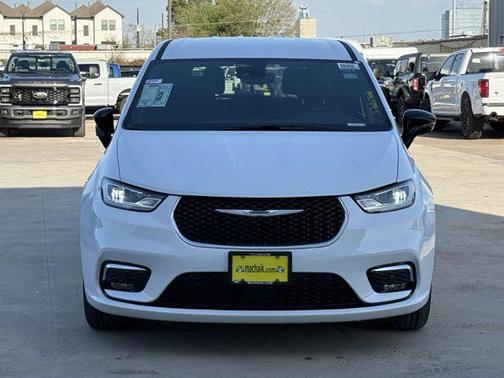 2025 Chrysler Pacifica L