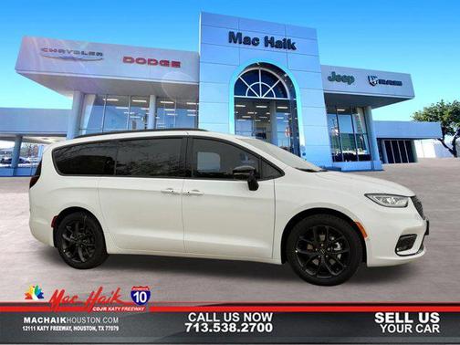 Bright White Clearcoat 2026 Chrysler Pacifica L