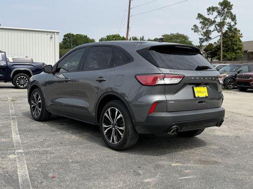 Carbonized Gray Metallic 2022 Ford Escape SE