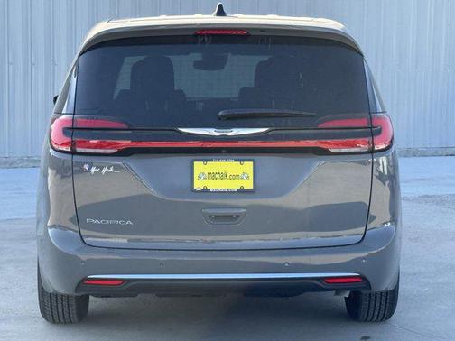 2025 Chrysler Pacifica L
