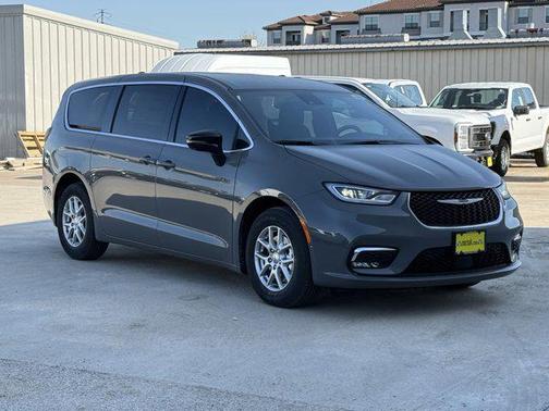 2025 Chrysler Pacifica L