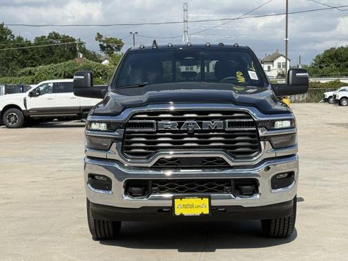 2025 RAM 2500 Tradesman Crew Cab 4x4 6'4' Box
