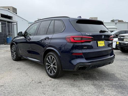 2021 BMW X5 M50i
