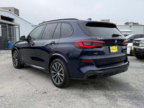 2021 BMW X5 M50i