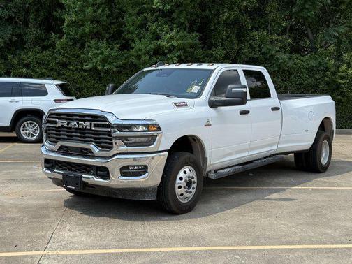 2025 RAM 3500 Tradesman Crew Cab 4x4 8' Box