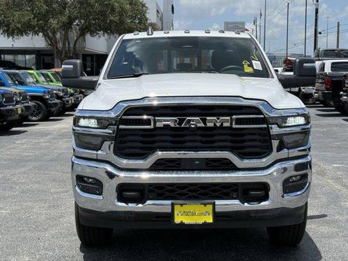 2025 RAM 2500 Tradesman Crew Cab 4x4 6'4' Box