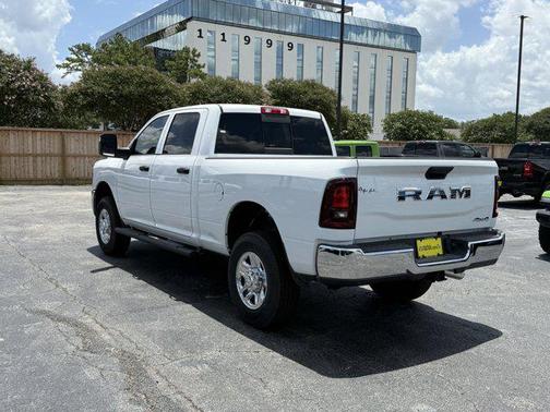 2025 RAM 2500 Tradesman Crew Cab 4x4 6'4' Box