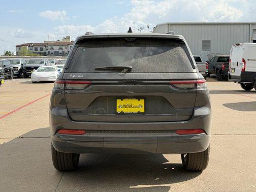 Baltic Gray Metallic Clearcoat 2026 Jeep Grand Cherokee Limited