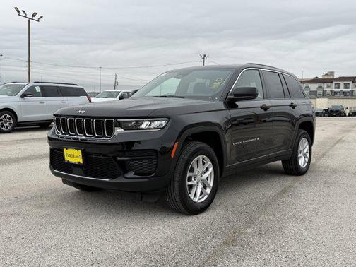 Diamond Black Crystal Pearlcoat 2026 Jeep Grand Cherokee Altitude