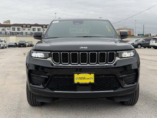 Diamond Black Crystal Pearlcoat 2026 Jeep Grand Cherokee Altitude