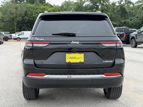 Diamond Black Crystal Pearlcoat 2026 Jeep Grand Cherokee Altitude