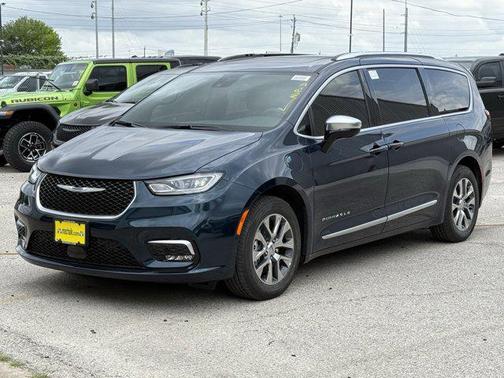 2025 Chrysler Pacifica L