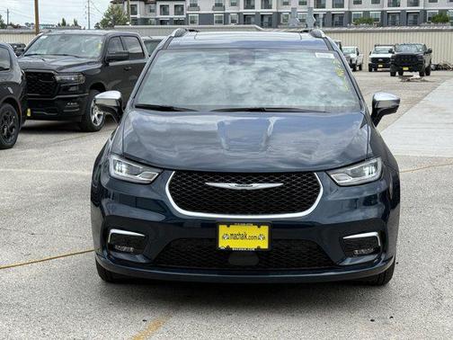 2025 Chrysler Pacifica L