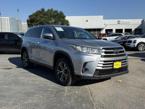 2019 Toyota Highlander LE