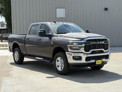 2025 RAM 2500 Tradesman Crew Cab 4x4 6'4' Box