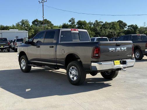 2025 RAM 2500 Tradesman Crew Cab 4x4 6'4' Box
