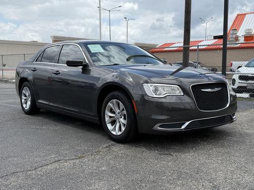 2023 Chrysler 300 Touring