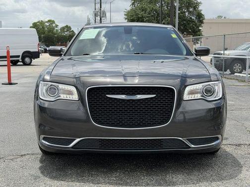 2023 Chrysler 300 Touring