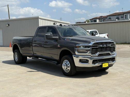 2025 RAM 3500 Tradesman Crew Cab 4x4 8' Box