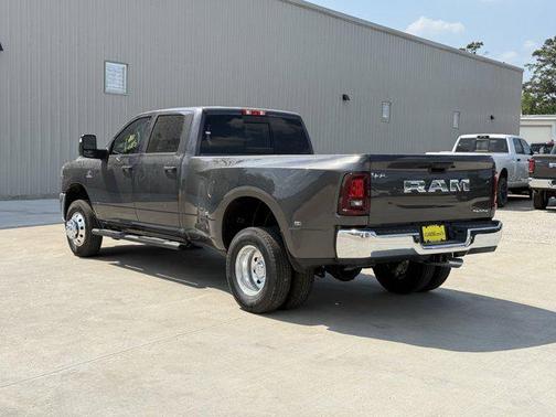 2025 RAM 3500 Tradesman Crew Cab 4x4 8' Box