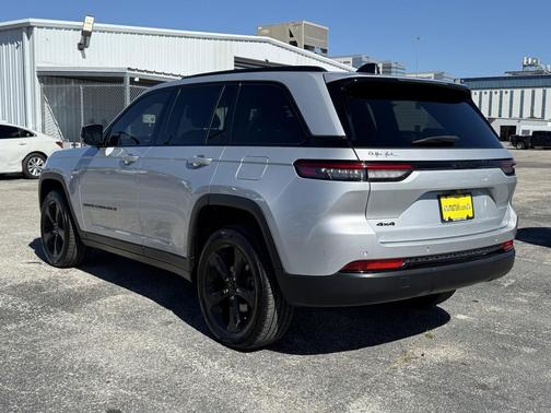 2022 Jeep Grand Cherokee Altitude