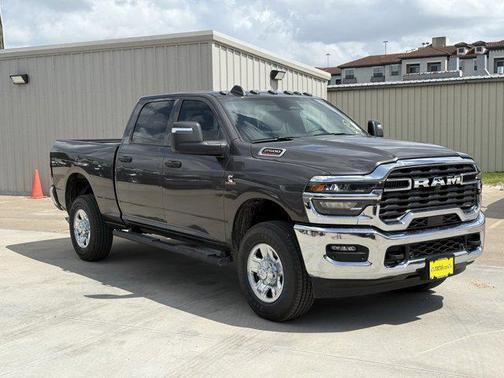 2025 RAM 2500 Tradesman Crew Cab 4x4 6'4' Box