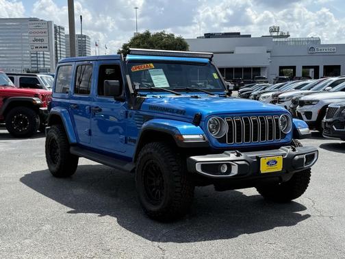 2025 Jeep Wrangler 4-Door Sahara 4x4