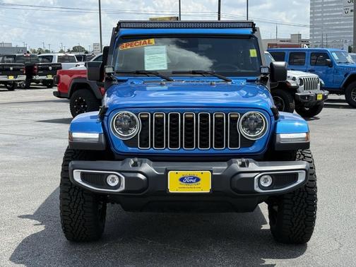2025 Jeep Wrangler 4-Door Sahara 4x4