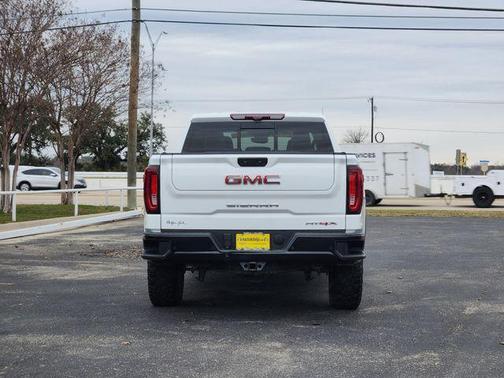 2023 GMC Sierra 1500 AT4X