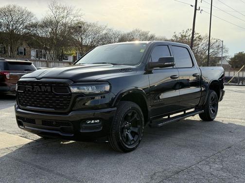 2025 RAM 1500 SLT