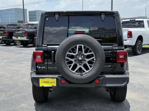 2025 Jeep Wrangler 4-Door Sahara 4x4
