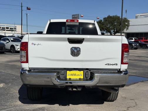 2023 RAM 3500 Tradesman Crew Cab 4x4 8' Box