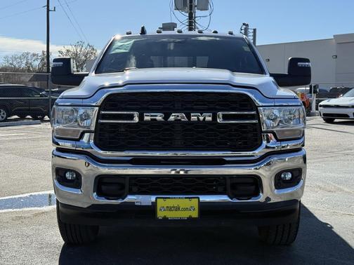 2023 RAM 3500 Tradesman Crew Cab 4x4 8' Box