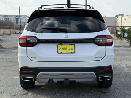 2023 Honda Pilot AWD Elite