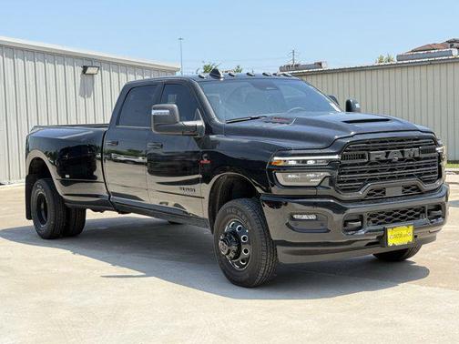 2025 RAM 3500 Laramie Crew Cab 4x4 8' Box