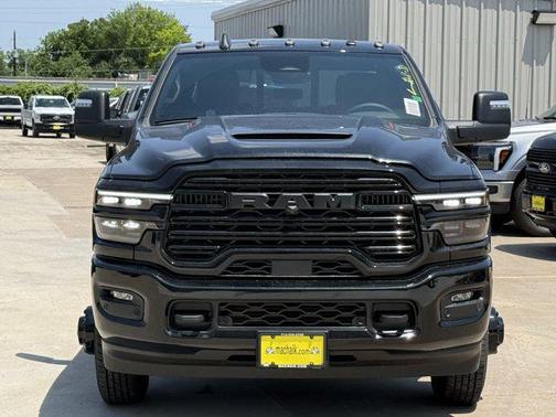 2025 RAM 3500 Laramie Crew Cab 4x4 8' Box