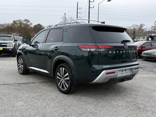 2022 Nissan Pathfinder Platinum 2WD